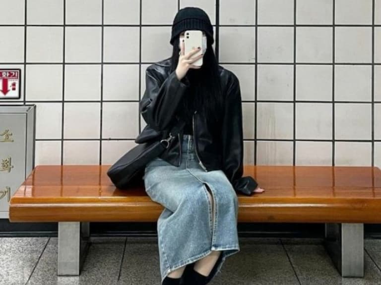 女大生、小資女必學「牛仔裙」一週穿搭，善用大學 T、襯衫混搭，不再費心思考 OOTD！