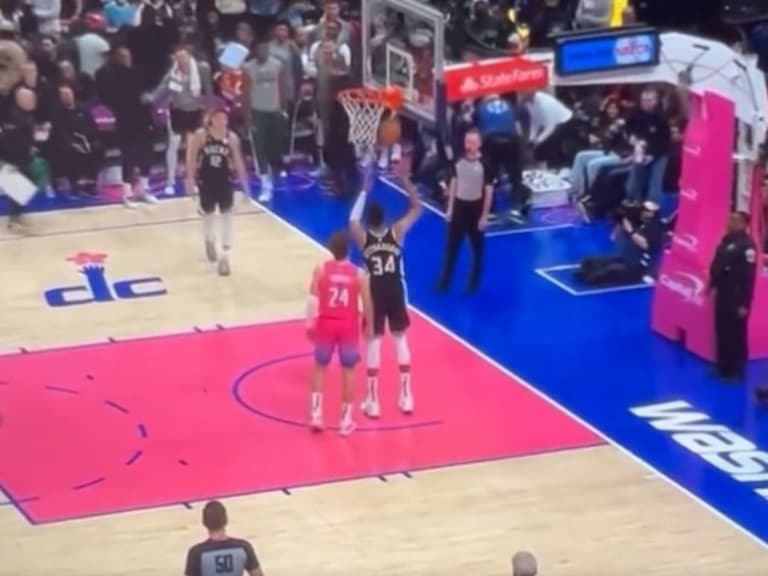 NBA／公鹿 Antetokounmpo 完成大三元紀錄，「自拋自接」引網友熱議！