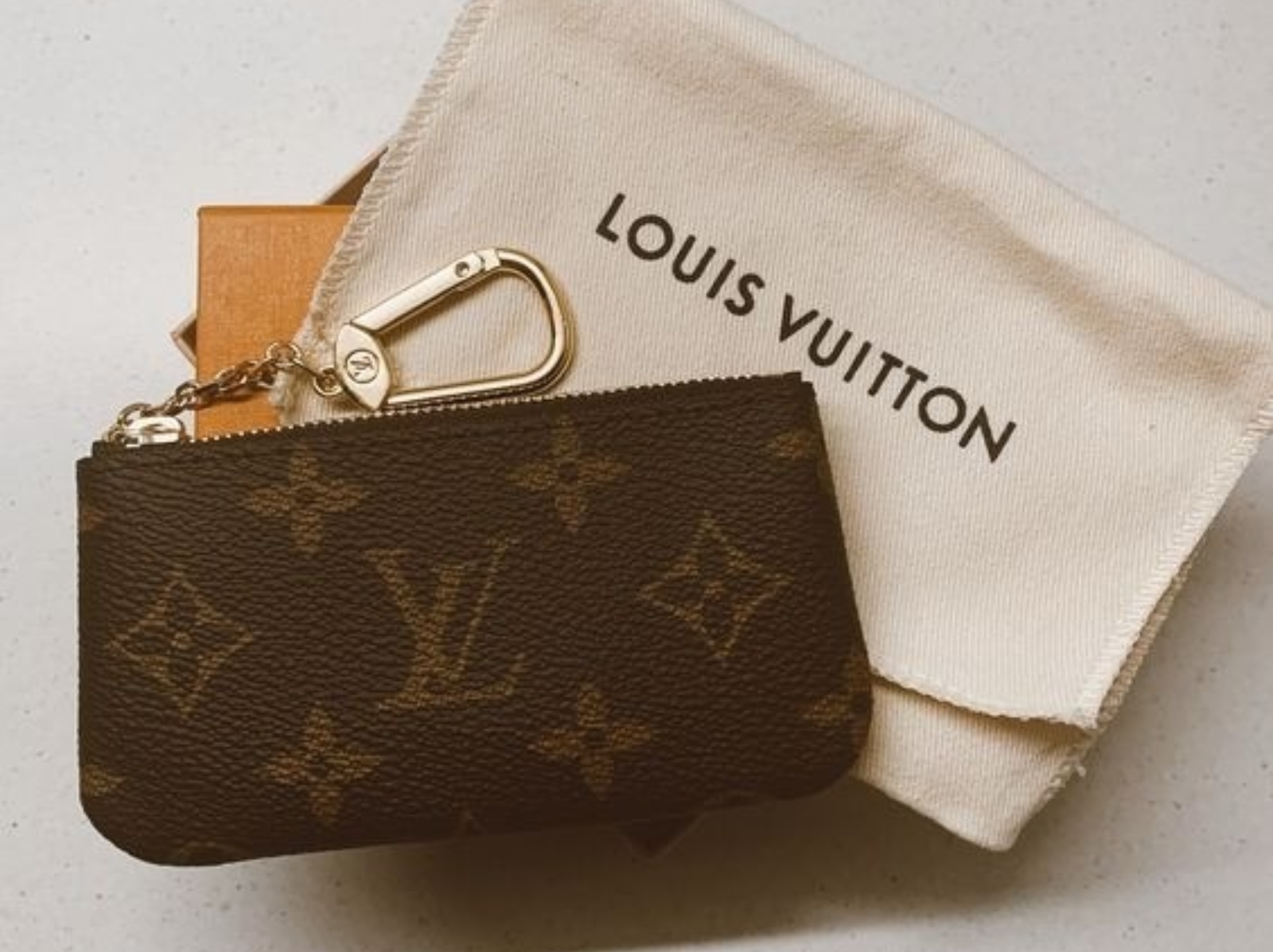 萬元內入手 LV、Gucci、Dior 等 10 個精品配件推薦，其中「這款」竟然 7000 元有找！