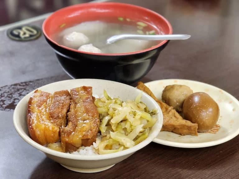 2025 高雄夜市 5 大必逛推薦:必吃美食、營業時間、交通資訊一次看!