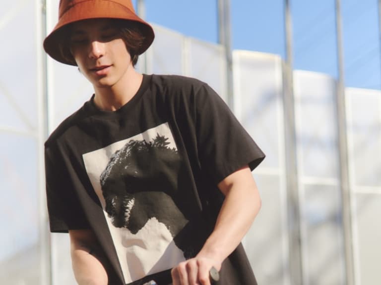 2023 春夏「Uniqlo 必買推薦 TOP10」,牛仔褲、襯衫、寬褲等百搭單品穩賺不賠,這個隱藏版神物超難買!