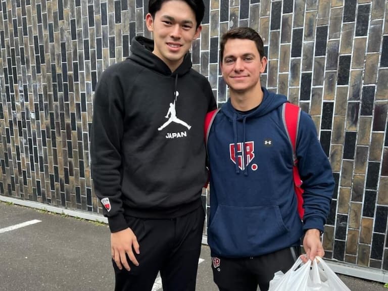 佐佐木朗希觸身球擊中捷克選手 專程送小熊餅乾賠罪