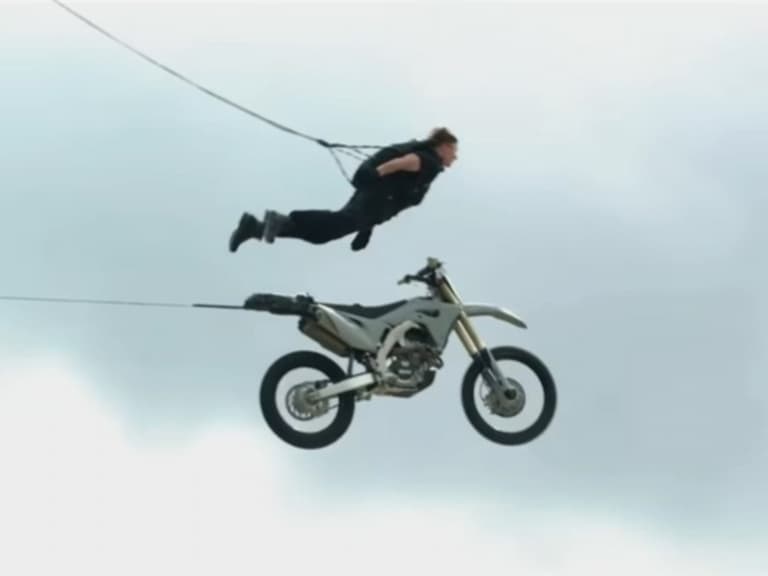 湯姆克魯斯 Tom Cruise《不可能的任務：致命清算第一章》釋出首張電影海報，網讚：「練了 1 萬次的成品！」