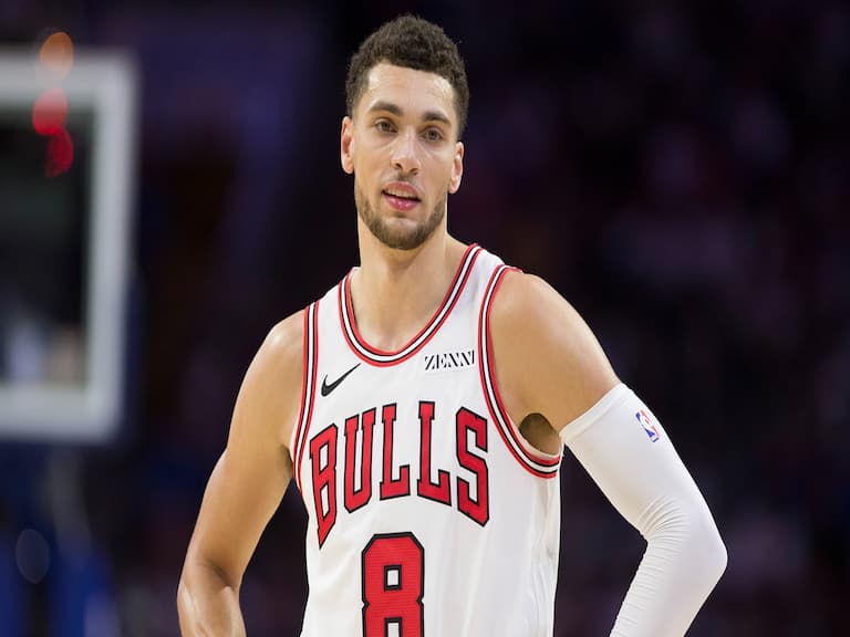 NBA／Zach LaVine 拉文空中灌籃變底角傳球，超帥動作令網友驚呼：「年度最佳助攻！」