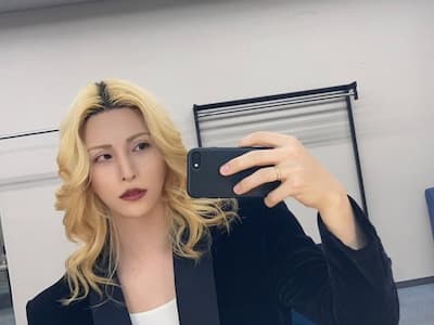 羅蘭自曝靠看《蘿球社》管理員工，掉粉後再創幹話金句「我只有在上班前穿鞋的時候才會低頭！」