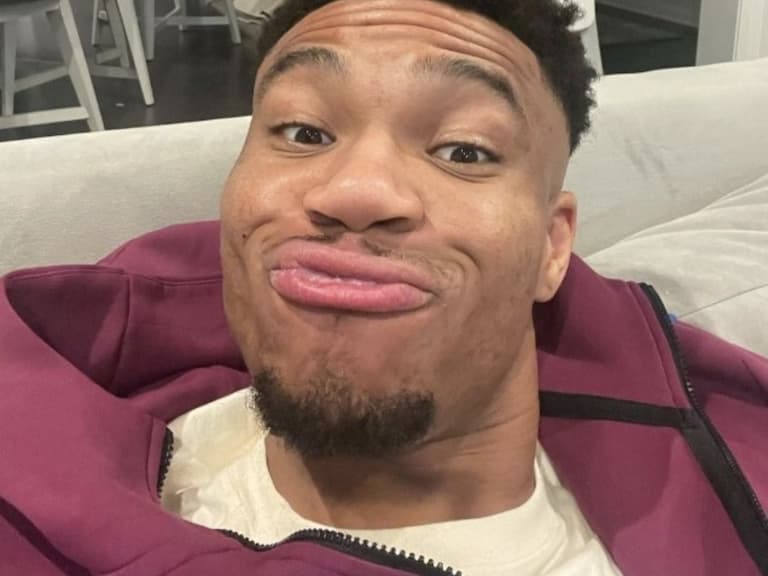 NBA／公鹿「字母哥」Giannis Antetokounmpo 成為隊史上場次數最多球員，賽後「鬼臉自拍連發」慶祝吸引球迷朝聖！