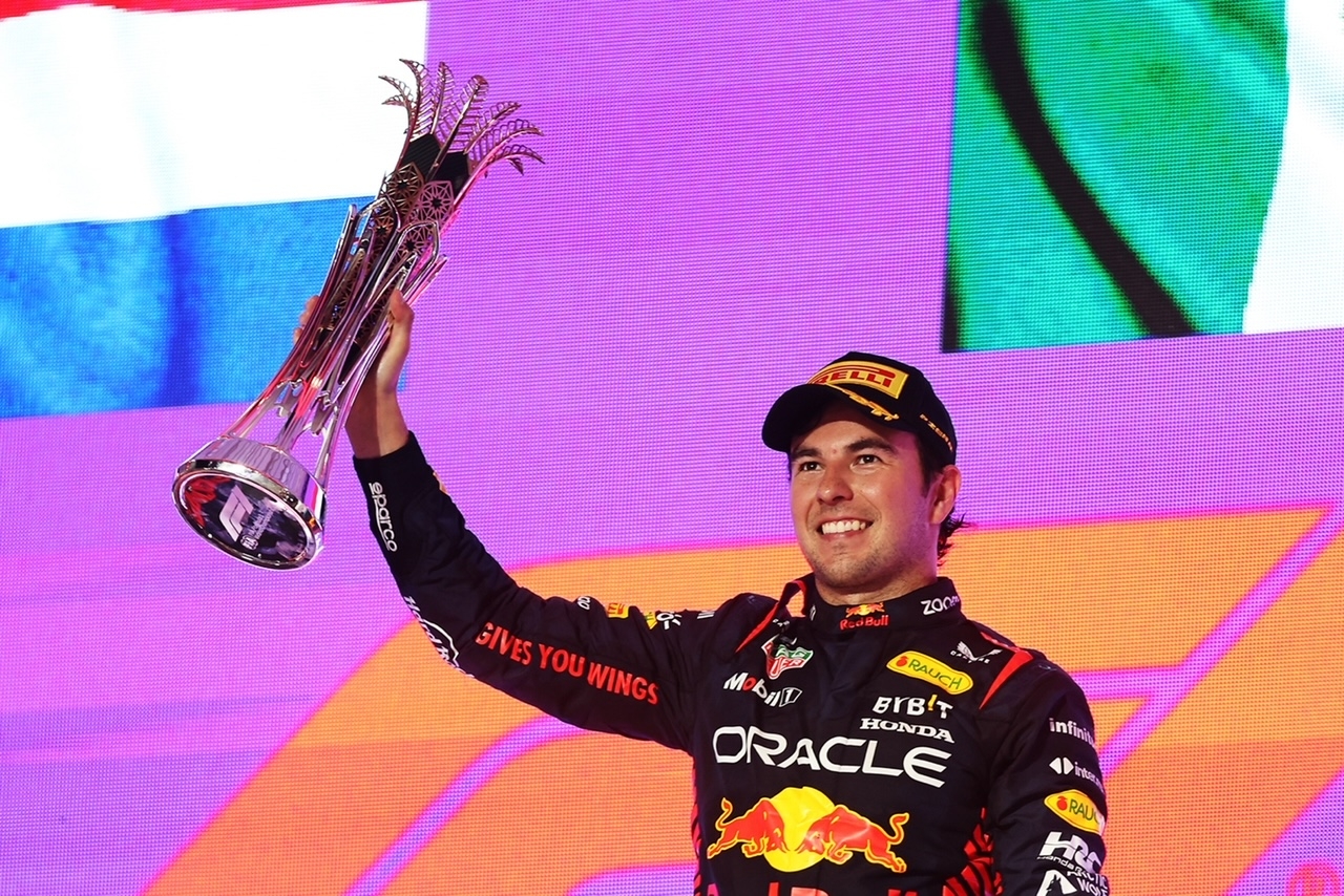 F1／沙烏地阿拉伯站紅牛車手 Sergio Perez 奪下生涯第 5 勝，Max Verstappen 創最快圈速！