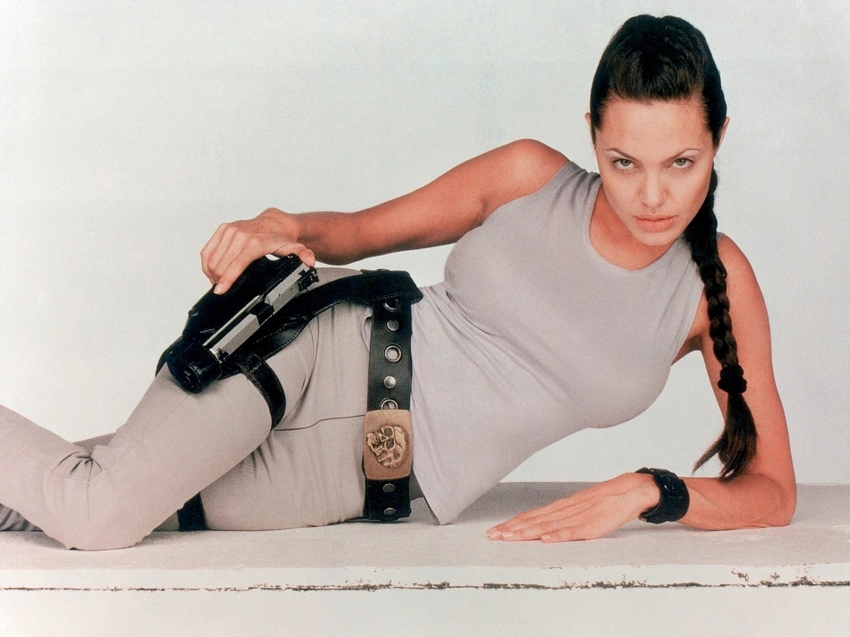 安潔莉娜裘莉 Angelina Jolie 抱怨《古墓奇兵》Lara 根本不適合自己：「我滿身傷痕坐在浴缸痛哭！」