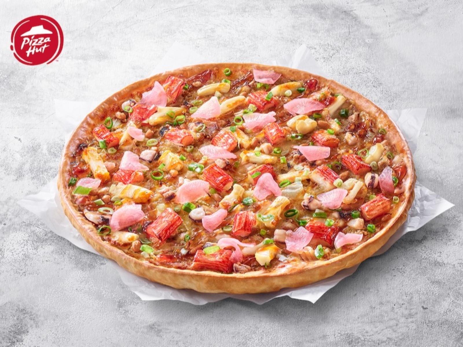 必勝客推出超獵奇「納豆海鮮丼比薩」，根本意圖向日本宣戰！