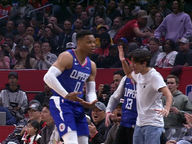 NBA/快艇 Russell Westbrook 跳投吃掉前隊友,對 Patrick Beverley 比出嘲諷手勢!