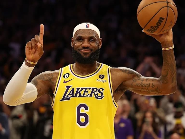 NBA/LeBron James 擁有 10 億美元資產,卻「不願意購買 5 美元 Twitter 藍勾勾!」