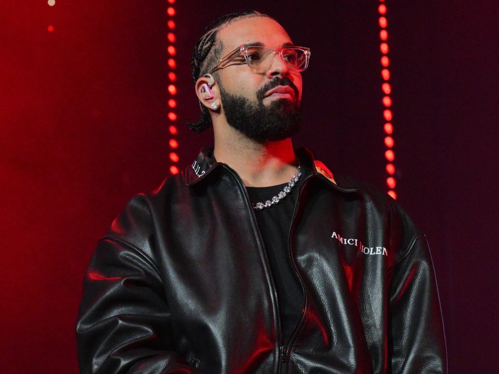 Drake 新曲封面女子激似金卡戴珊 Kim Kardashian 引熱議：「故意找肯爺吵架？」