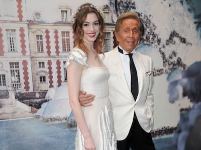 Valentino 創辦人辭世享壽 93 歲！客串《穿著 Prada 的惡魔》、為安海瑟薇訂製婚紗⋯10 件事回顧傳奇一生！