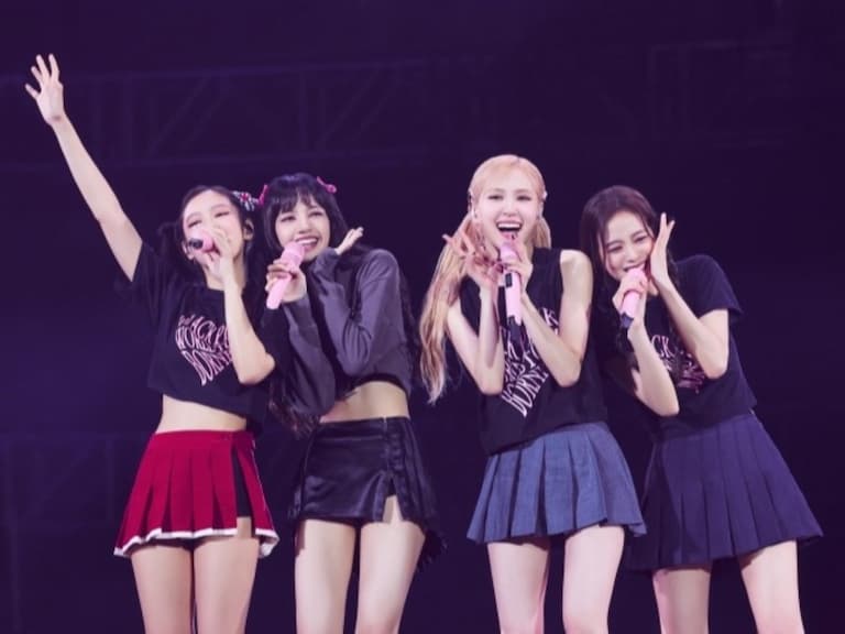 BLACKPINK 齊跳 Jisoo「開花舞」唯獨 Jennie 忘動作，網笑：「塑料姐妹花！」