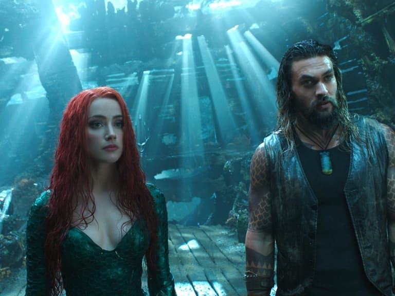 安柏赫德 Amber Heard 確定回歸《水行俠 2》，穿白衣下水作戰預告曝光！