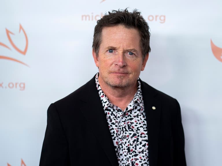 米高福克斯 Michael Fox 患帕金森氏症，親曝病情惡化：「活不到 80 歲」！