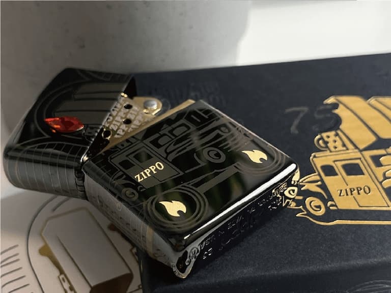 走過戰場、演過戲，承諾一輩子不變心，ZIPPO打火機超過90年了！什麼經典潮物連你阿公都說帥？亞洲年度限定收藏款就是這顆！