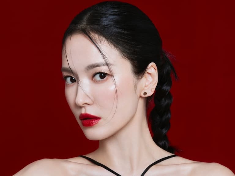 宋慧喬成為法國嬌蘭亞太區品牌大使！她的韓劇推薦：《黑暗榮耀》、《藍色生死戀》你看過哪部？