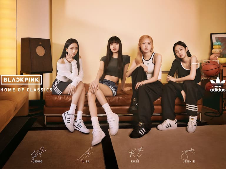 經典鞋款重磅回歸,復古風潮熱度再啟! adidas Originals 攜手 BLACKPINK 重新演繹兩雙經典鞋款,打造型格至上的潮流穿搭,跨世代的百搭鞋款就屬這一雙!