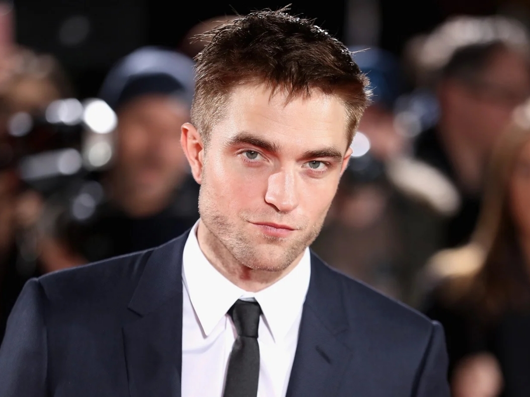 羅伯派汀森 Robert Pattinson 約跟蹤狂吃晚餐，狂跟對方抱怨瑣事：「她從此不跟蹤我了！」