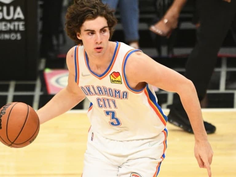Josh Giddey 儲物櫃被 Nike Kobe 球鞋塞爆，這就是鞋迷「最甜蜜的負擔」