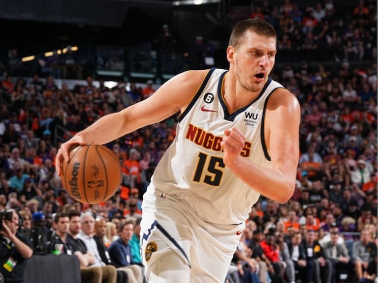 NBA 季後賽／金塊大勝太陽晉級西決，Jokic 轟 32 分大三元、Booker 手感徹底低迷！