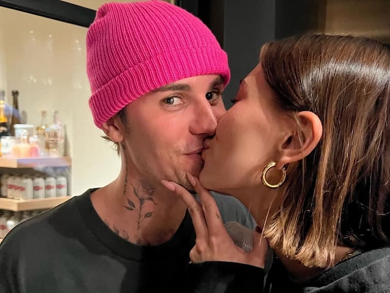 海莉比伯 Hailey Baldwin 透露想要小孩,但害怕成為酸民箭靶:「人們談論我足夠了!」