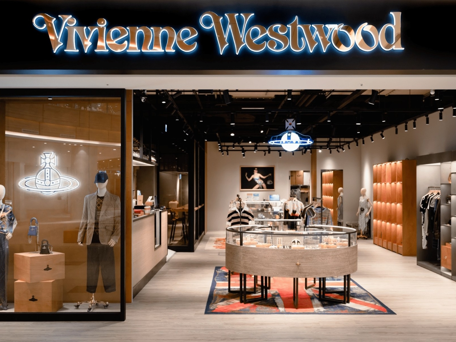 Vivienne Westwood 插旗台中三井 Lalaport，全台首間複合式店面曝光！