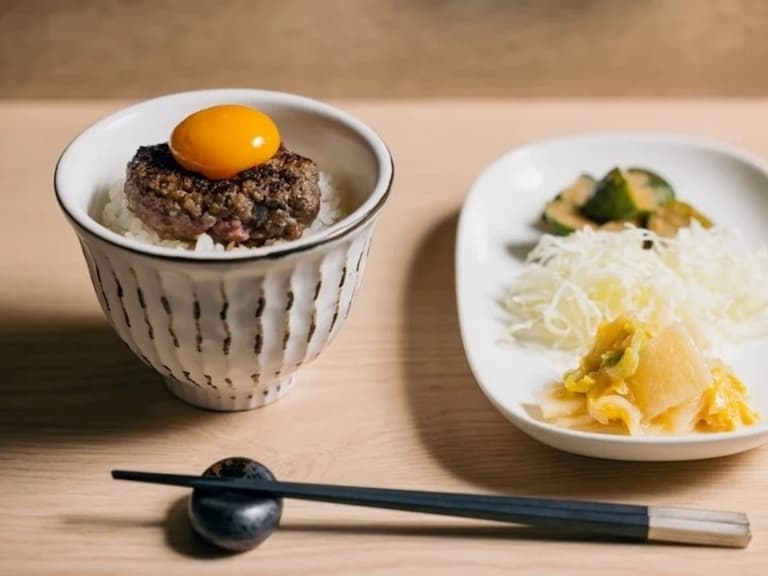 2024 台北日式漢堡排 7 家推薦:挽肉と米、 福吉⋯炭火燒烤的正宗日本味免出國就能吃!