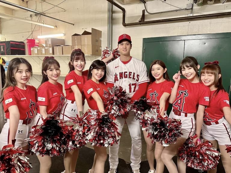 大谷翔平與樂天女孩合照握手，林襄興奮：「本人真的很高大！」