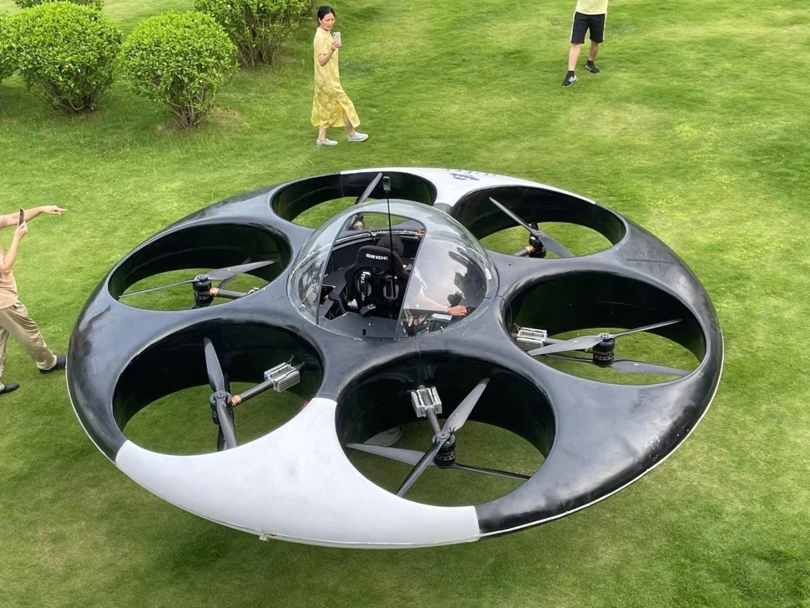 中國研發出全球首架「可載人飛碟」，時速達 50 公里還有自動駕駛功能！