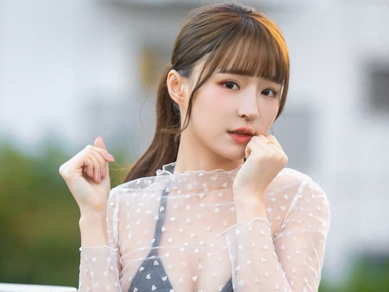 元元吳婕安回饋百萬粉絲!性感睡衣秀出豐滿美圖寫真月曆【野生抓正妹】