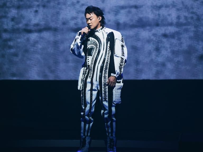 陳奕迅演唱會必看亮點！〈十年〉、〈你的背包〉等懷舊安可曲、幽默金句語錄嗨翻全場！