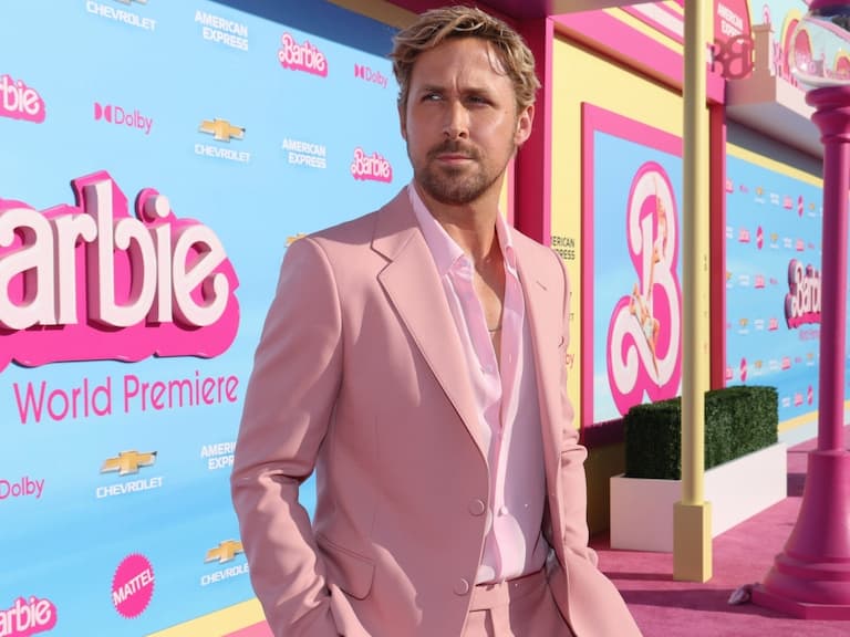 《芭比》萊恩葛斯林 Ryan Gosling 扮「肯尼」，女兒得知後不領情：「爸爸超奇怪！」