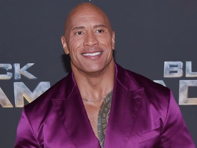 巨石強森 Dwayne Johnson 親自回應跳槽謠言，表示超愛漫威：「希望能跨宇宙合作！」