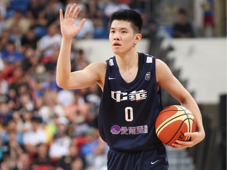 瓊斯盃/中華藍 15 分差不敵美國終結 6 連勝,林庭謙砍全隊最高 19 分!