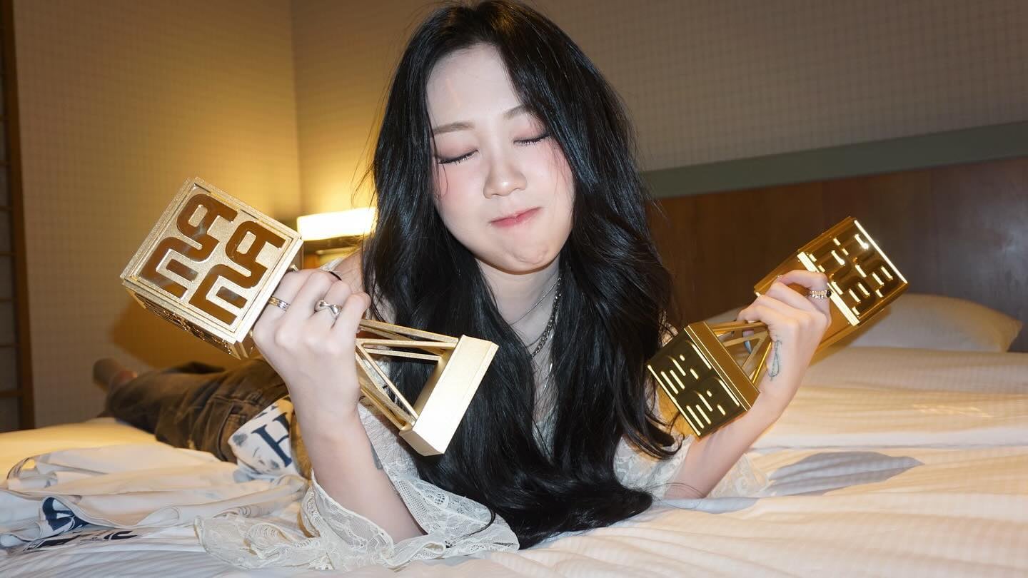 李泳知是音樂、綜藝、時尚全面發展的大勢新星。