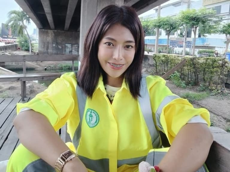 泰國最美清潔工化妝、做美甲清理街道，夜晚化身性感女王反差形象爆紅！【野生抓正妹】