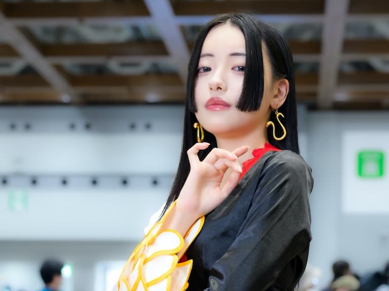日本櫻花妹夏帆 Cosplay《航海王》蛇姬，美到讓粉絲秒石化！【野生抓正妹】