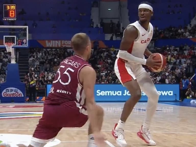 FIBA 世界盃／SGA 急停跳投讓防守者「單膝跪地」，全場轟 27 分率加拿大挺進 16 強！