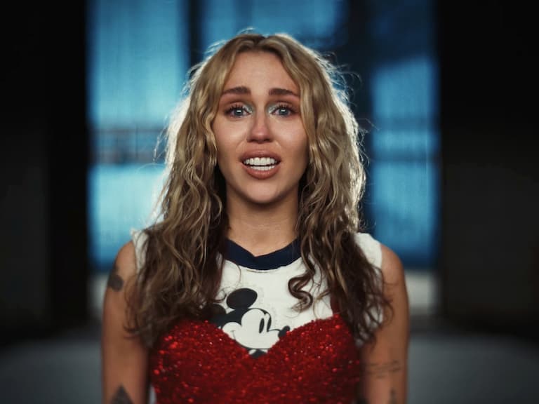 小天后麥莉希拉 Miley Cyrus 公開迪士尼壓榨童星內幕？為《孟漢娜》每天賣命 12 小時的過勞行程！