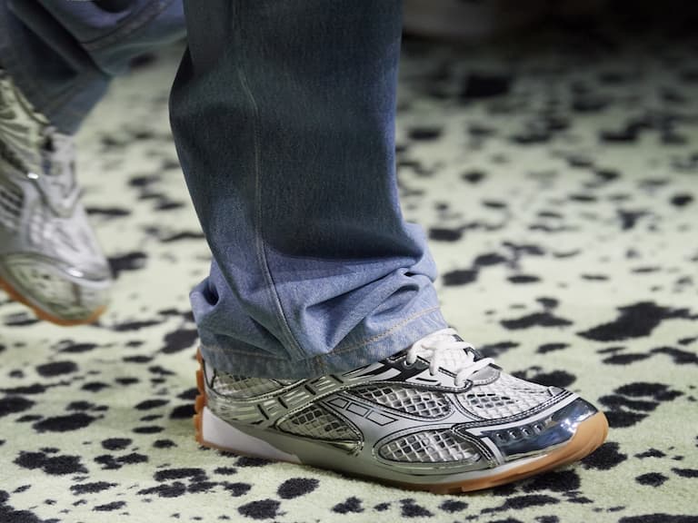 Nike 到 Bottega Veneta，侵入時尚、潮流圈的「復古網眼運動鞋」你還沒入手嗎？【流行大小事】