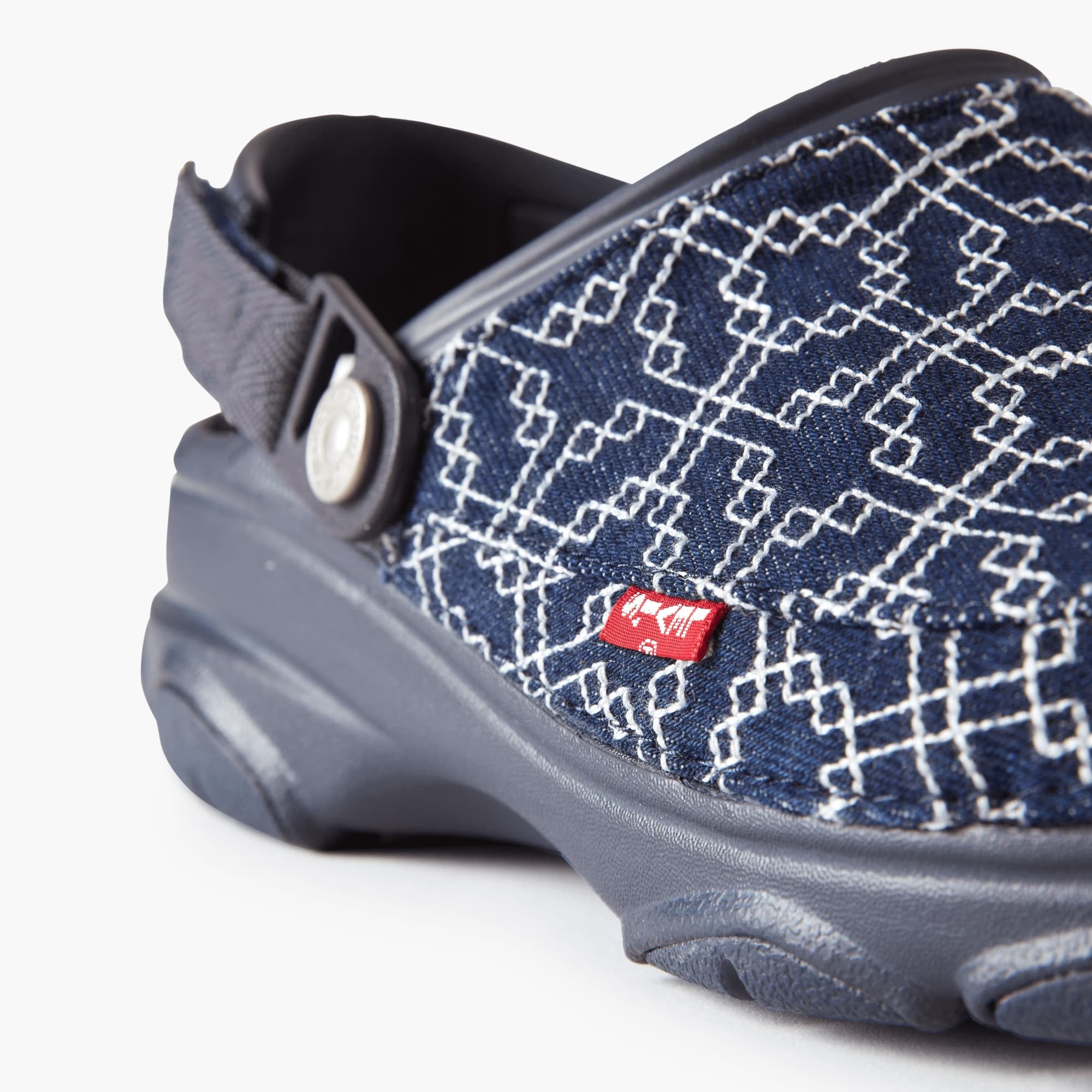 LEVI'S x CROCS 聯名