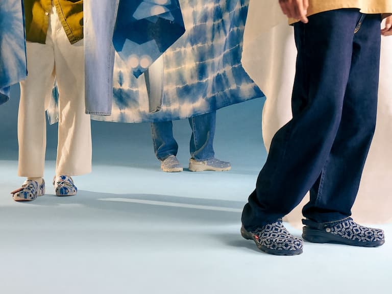 LEVI'S x CROCS 2023 聯名系列台灣開賣資訊揭曉，絕美刺繡＆藍染丹寧美學！