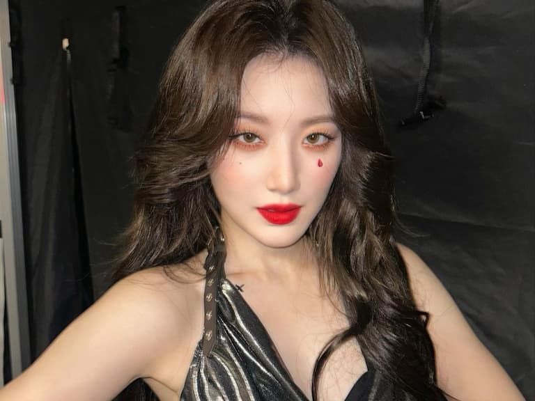 (G)I-DLE 舒華化身「冷豔 Bad Girl」尺度大開！深 V 小背心外加嫵媚電眼全網暈翻！