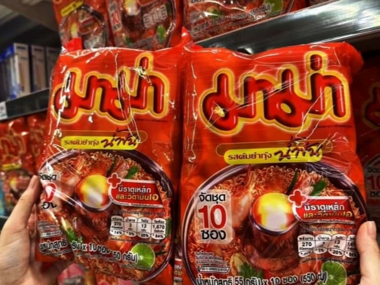 2024 10 大泰國必買零食推薦：座山牌米餅、KUNNA 椰子脆片⋯逛 Big C、7-11 這些都要掃貨！