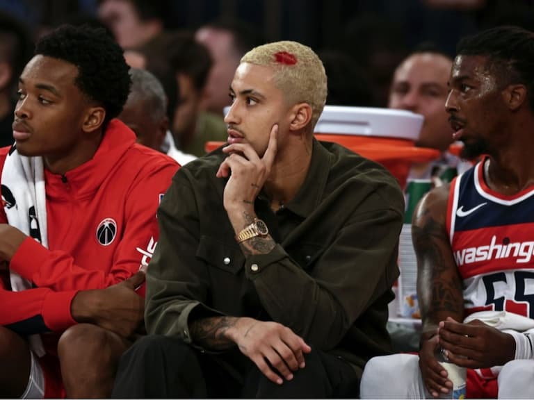 NBA／Kyle Kuzma「口紅唇印」髮型出席熱身賽，場邊球評吐槽：「是打賭輸了？」