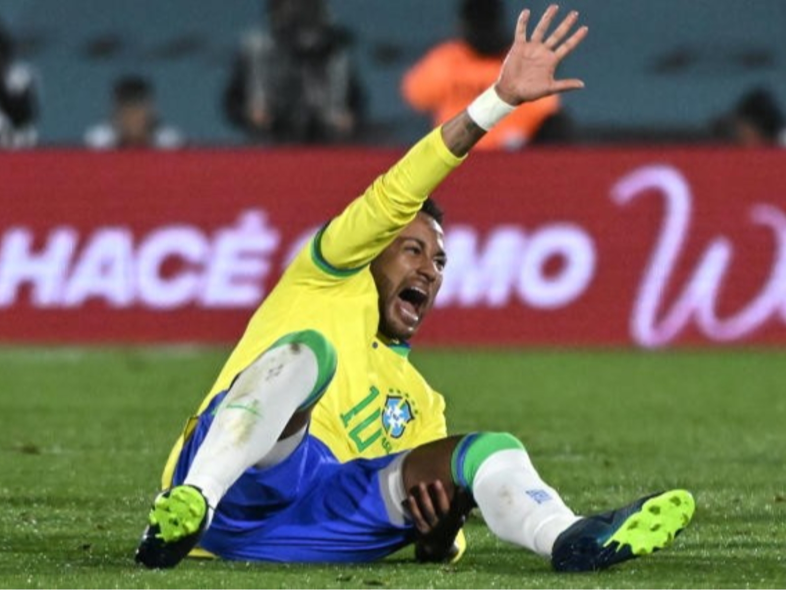 內馬爾 Neymar 左膝前十字韌帶及半月板撕裂，才剛轉戰沙國踢 5 場比賽就報銷！