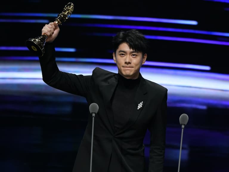 金鐘58／李程彬以《她和她的她》奪下金鐘獎「迷你劇集（電視電影）男主角獎」！