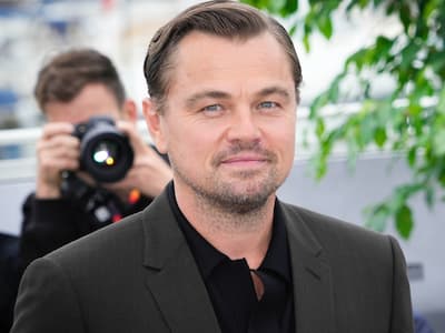 李奧納多 Leonardo DiCaprio 帶女友 Vittoria Ceretti 開趴，按耐不住伸手開挖引熱議！